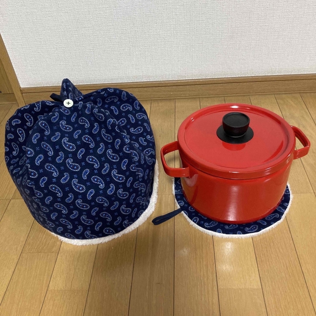 鍋帽子、鍋保温カバー、手作りエコ商品 インテリア/住まい/日用品のキッチン/食器(収納/キッチン雑貨)の商品写真