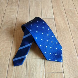 スーツカンパニー(THE SUIT COMPANY)のほぼ未使用 ザ・スーツカンパニー ネイビー ドット ネクタイ(ネクタイ)