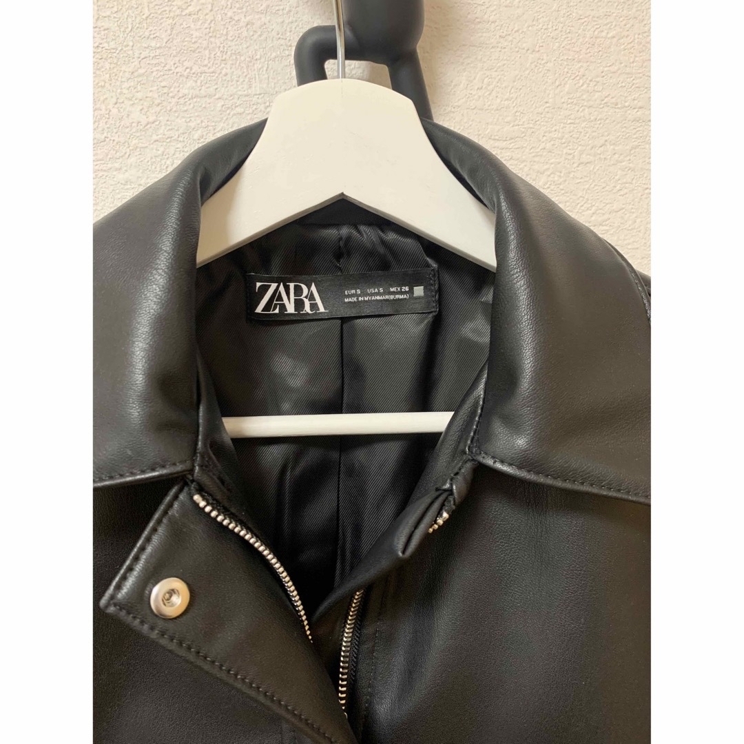 ZARA(ザラ)のZARA フェイクレザージャケット　レディース レディースのジャケット/アウター(その他)の商品写真