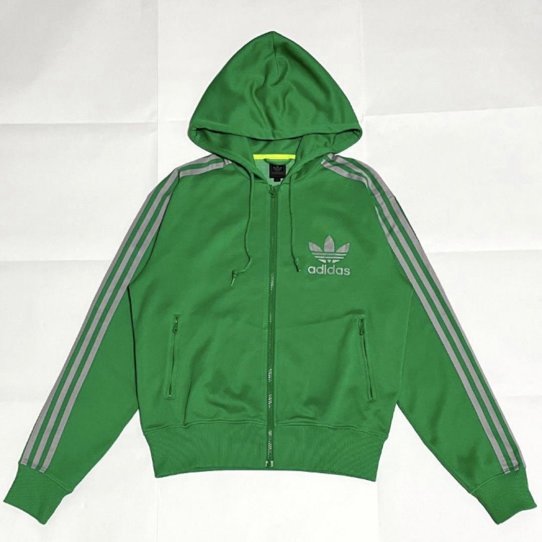 adidasパーカービッグロゴライン