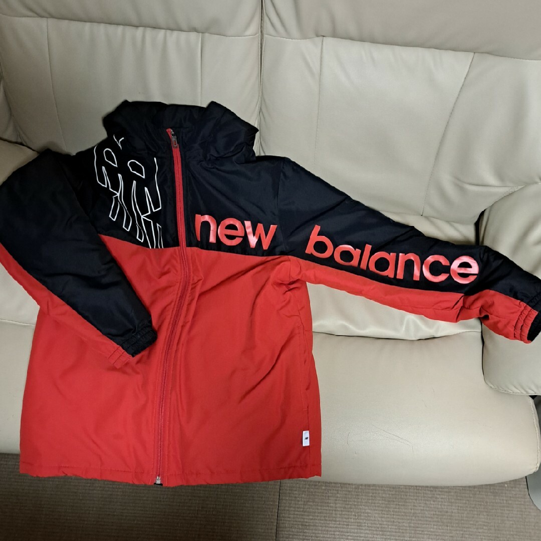 New Balance(ニューバランス)の値下げ💴⤵️ジュニアnew balance中綿ジャケット スポーツ/アウトドアのサッカー/フットサル(ウェア)の商品写真