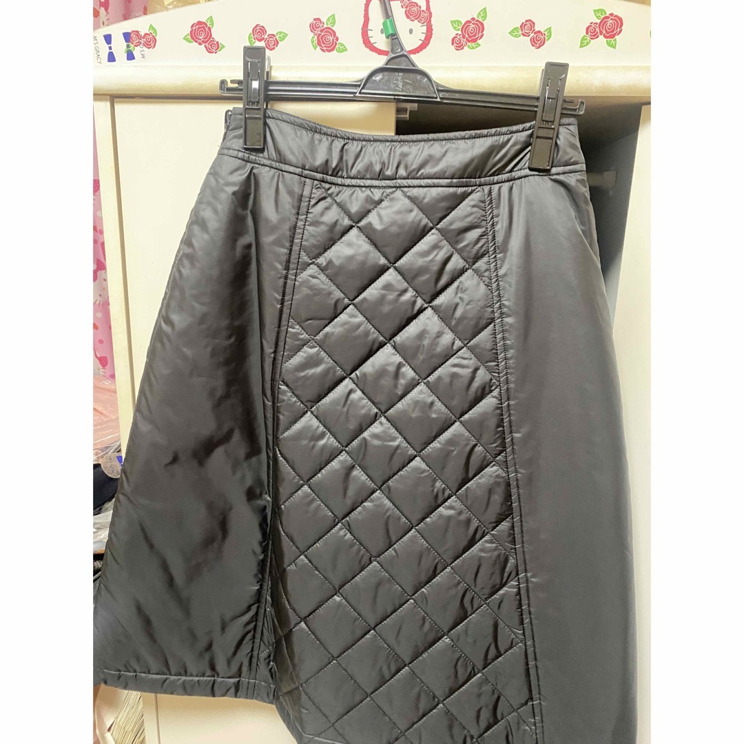 M'S GRACY(エムズグレイシー)のエムズグレイシーキィルテングスカート黒38リボン🎀付き レディースのスカート(ひざ丈スカート)の商品写真