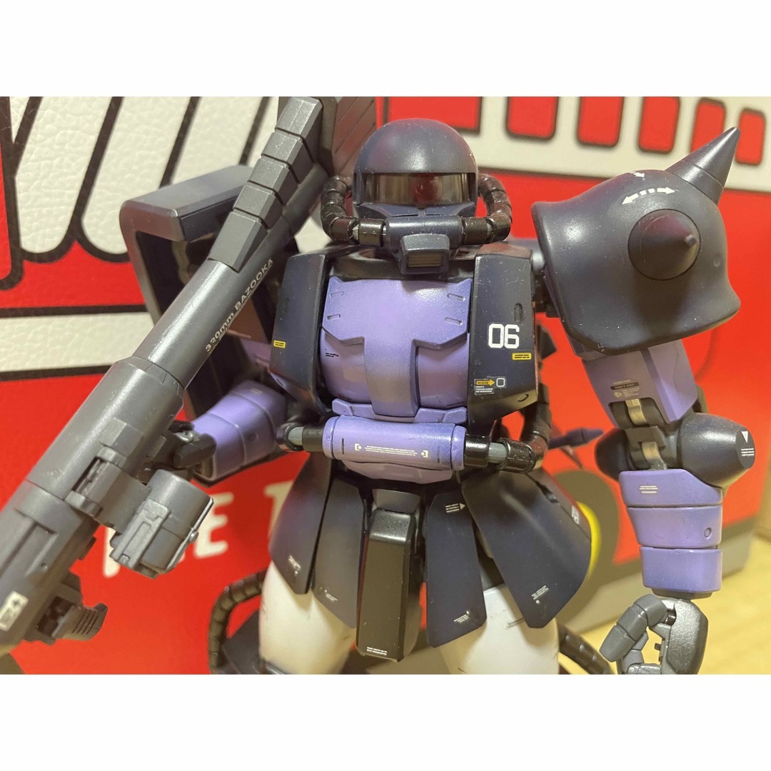 全塗装 MG 高起動型ザクⅡ 黒い三連星仕様 エンタメ/ホビーのおもちゃ/ぬいぐるみ(プラモデル)の商品写真