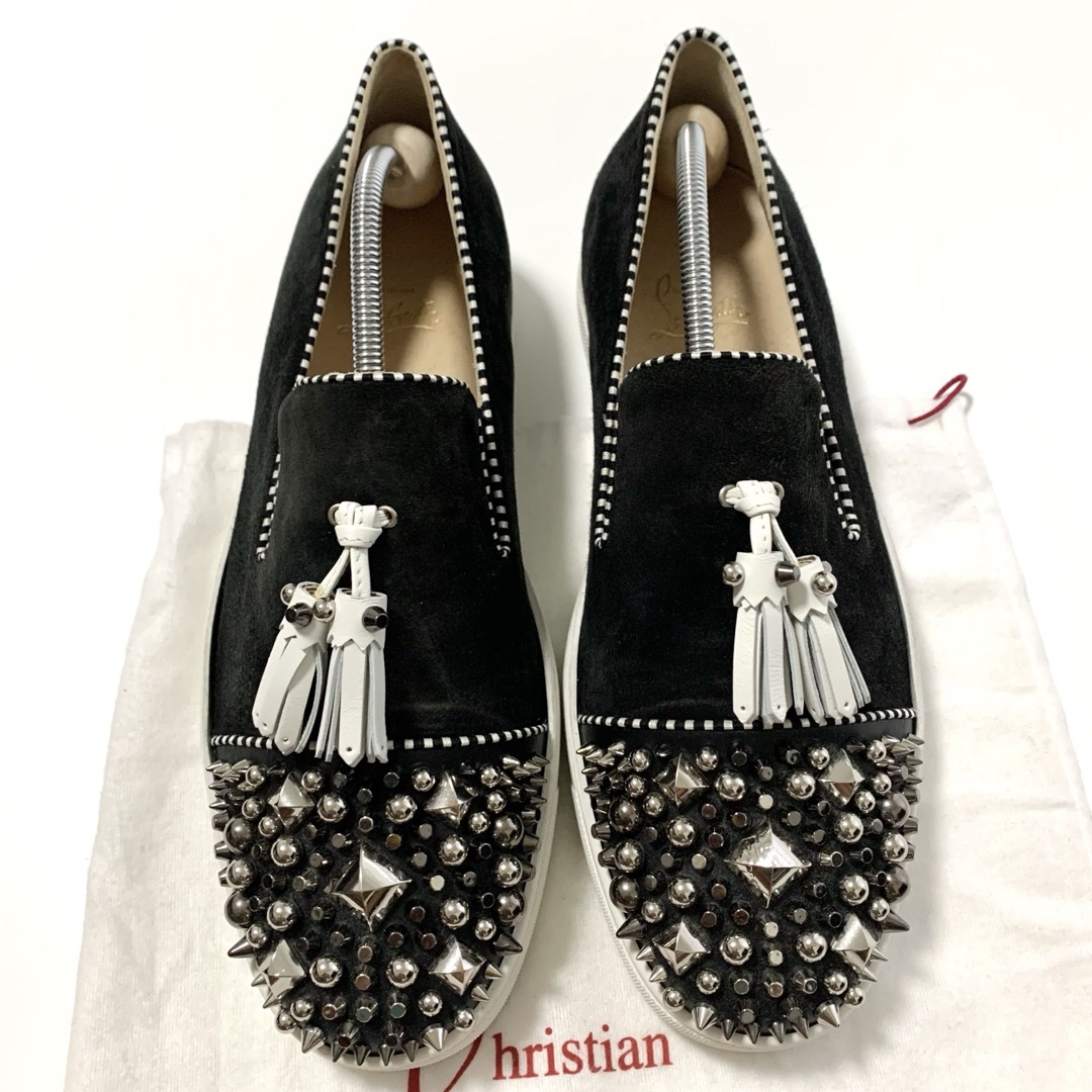 Christian Louboutin(クリスチャンルブタン)の【正規品】クリスチャン ルブタン スタッズ付 タッセルスエードスリッポン／41 メンズの靴/シューズ(ドレス/ビジネス)の商品写真