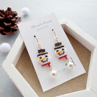 【イヤリングOK】シルクハット　スノーマン　ピアス クリスマス　雪だるま(ピアス)