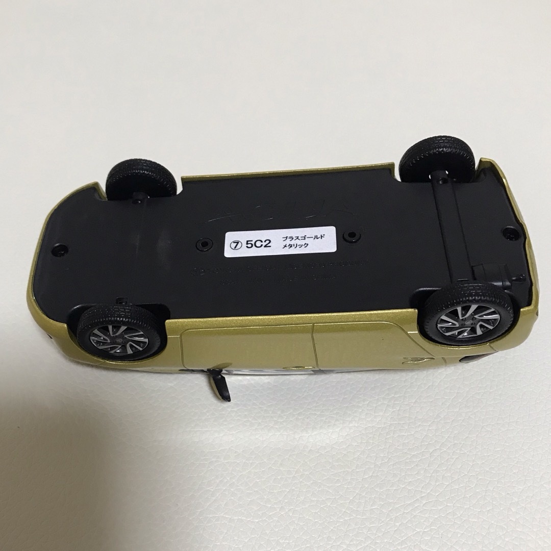 トヨタ(トヨタ)のトヨタ　アクア　ミニカー エンタメ/ホビーのおもちゃ/ぬいぐるみ(ミニカー)の商品写真