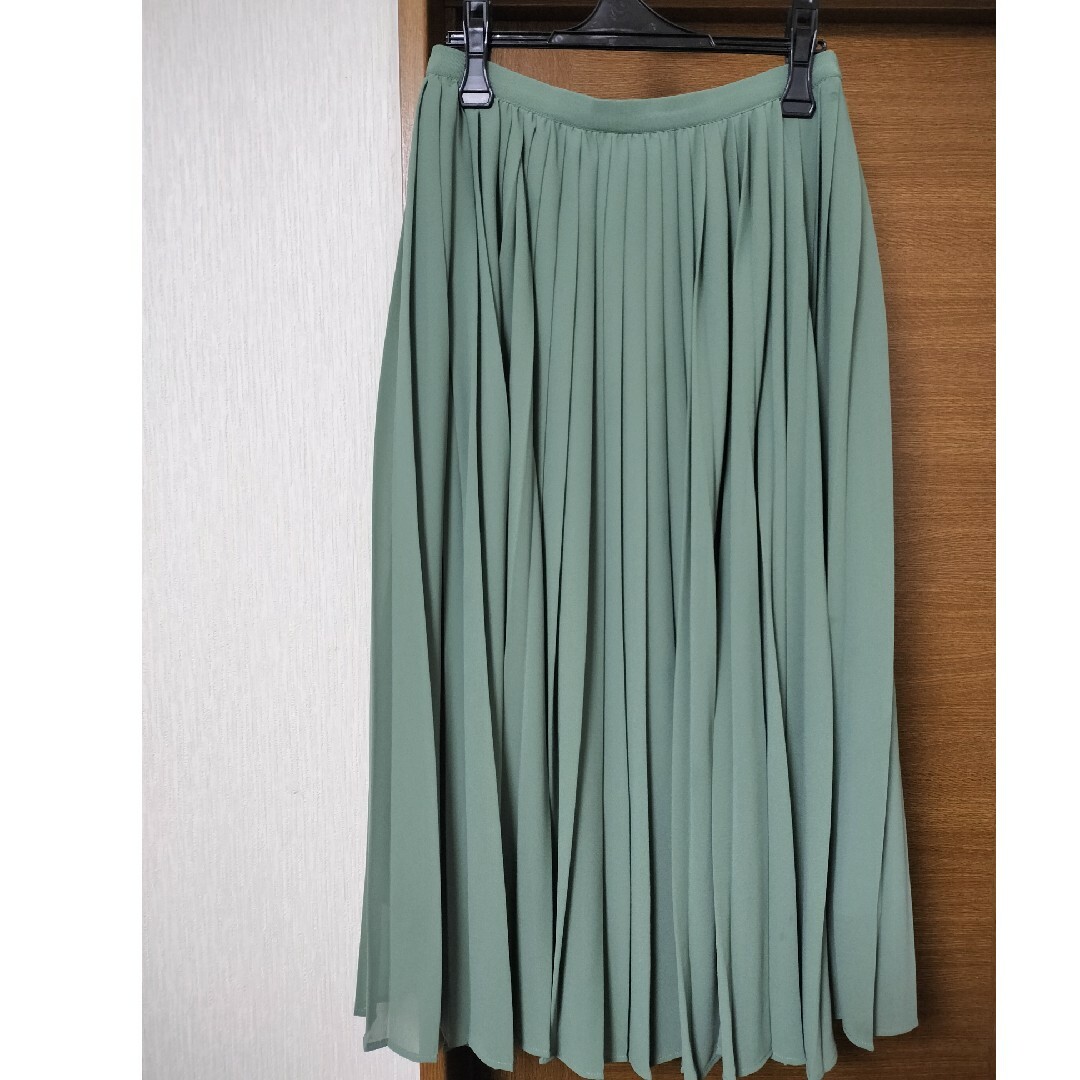 UNIQLO(ユニクロ)のユニクロ　グリーン　プリーツスカート レディースのスカート(ロングスカート)の商品写真