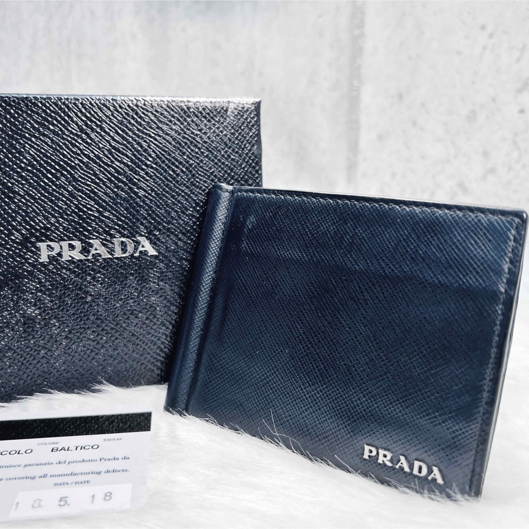 ✨美品 プラダ マネークリップ 折り財布 サフィアーノレザー ロゴ
