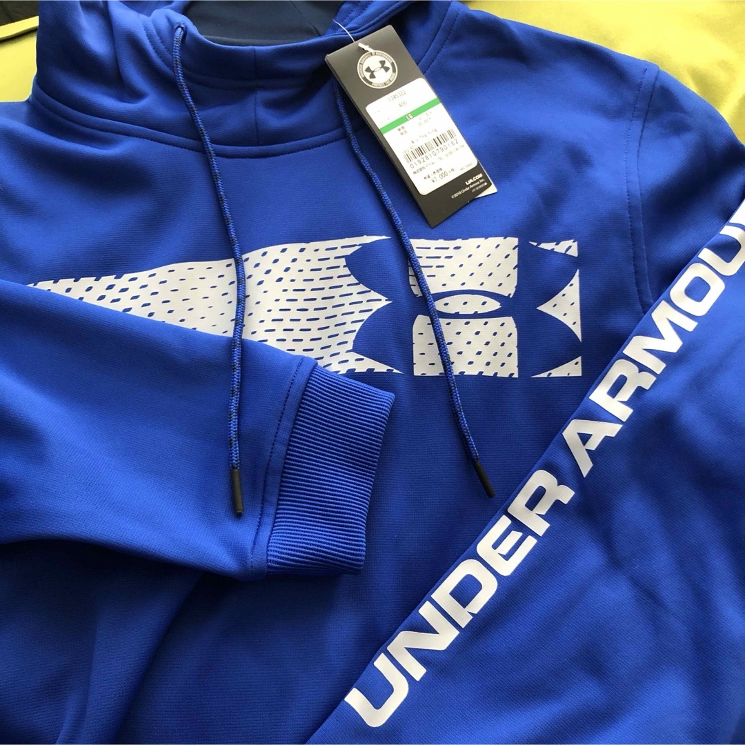 UNDER ARMOUR(アンダーアーマー)の【アンダーアーマー】鮮やかな青‼️メンズプルオーバーパーカー《LG》 エンタメ/ホビーのタレントグッズ(スポーツ選手)の商品写真