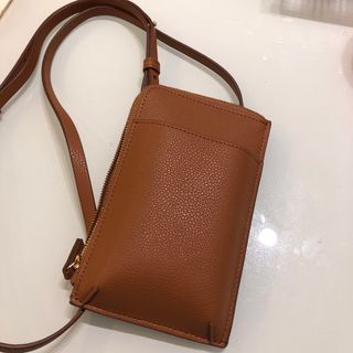 ユニクロ(UNIQLO)の【美品】ユニクロ レザータッチ ウォレット ショルダーバック  財布(財布)