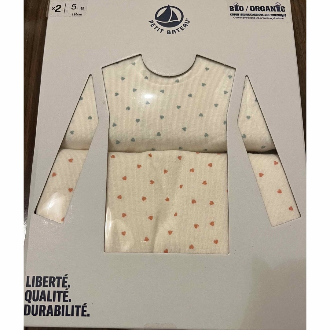 PETIT BATEAU(プチバトー)の専用　プチバトー　新品　長袖　Tシャツ　２枚組　10ans/140cm キッズ/ベビー/マタニティのキッズ服女の子用(90cm~)(下着)の商品写真