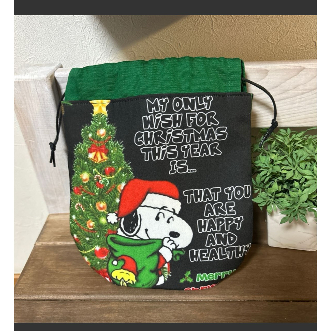 巾着袋andトートバックセット　ハンドメイド　クリスマスバージョン　スヌーピ ハンドメイドのファッション小物(バッグ)の商品写真