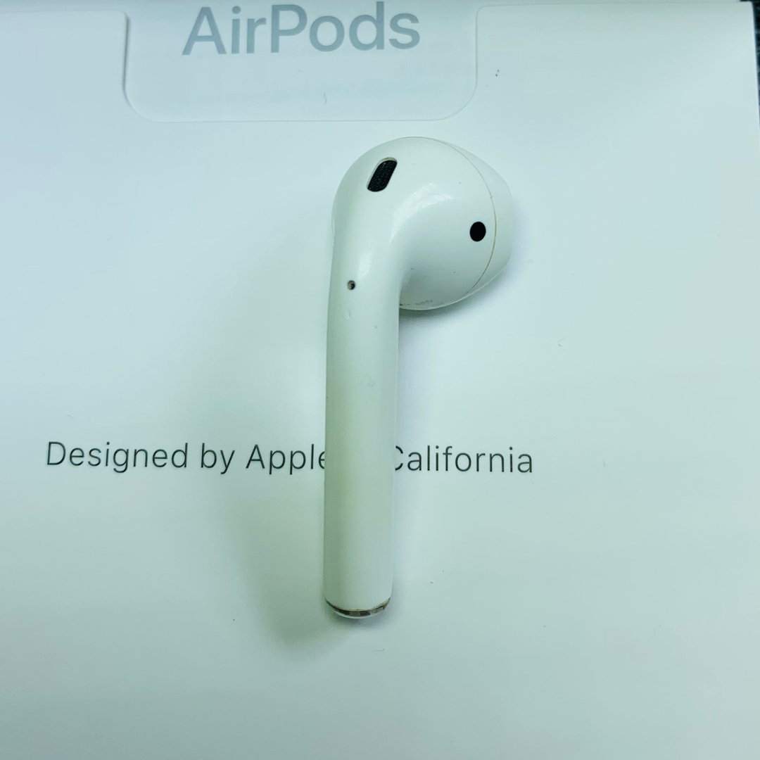 Apple(アップル)のApple AirPods 第1世代の右側イヤホンのみアップル正規品 動作品  スマホ/家電/カメラのオーディオ機器(ヘッドフォン/イヤフォン)の商品写真