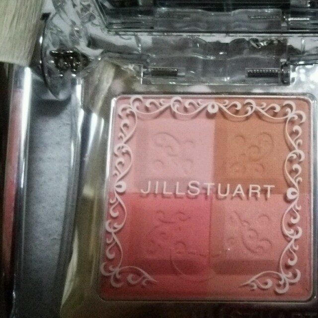 JILLSTUART(ジルスチュアート)の未使用ジルチークブラシ付き コスメ/美容のベースメイク/化粧品(チーク)の商品写真