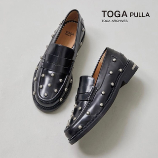 トーガプルラ(TOGA PULLA)の新品 TOGA PULLA レザー スタッズ ローファー 牛革 ブラック 36(ローファー/革靴)