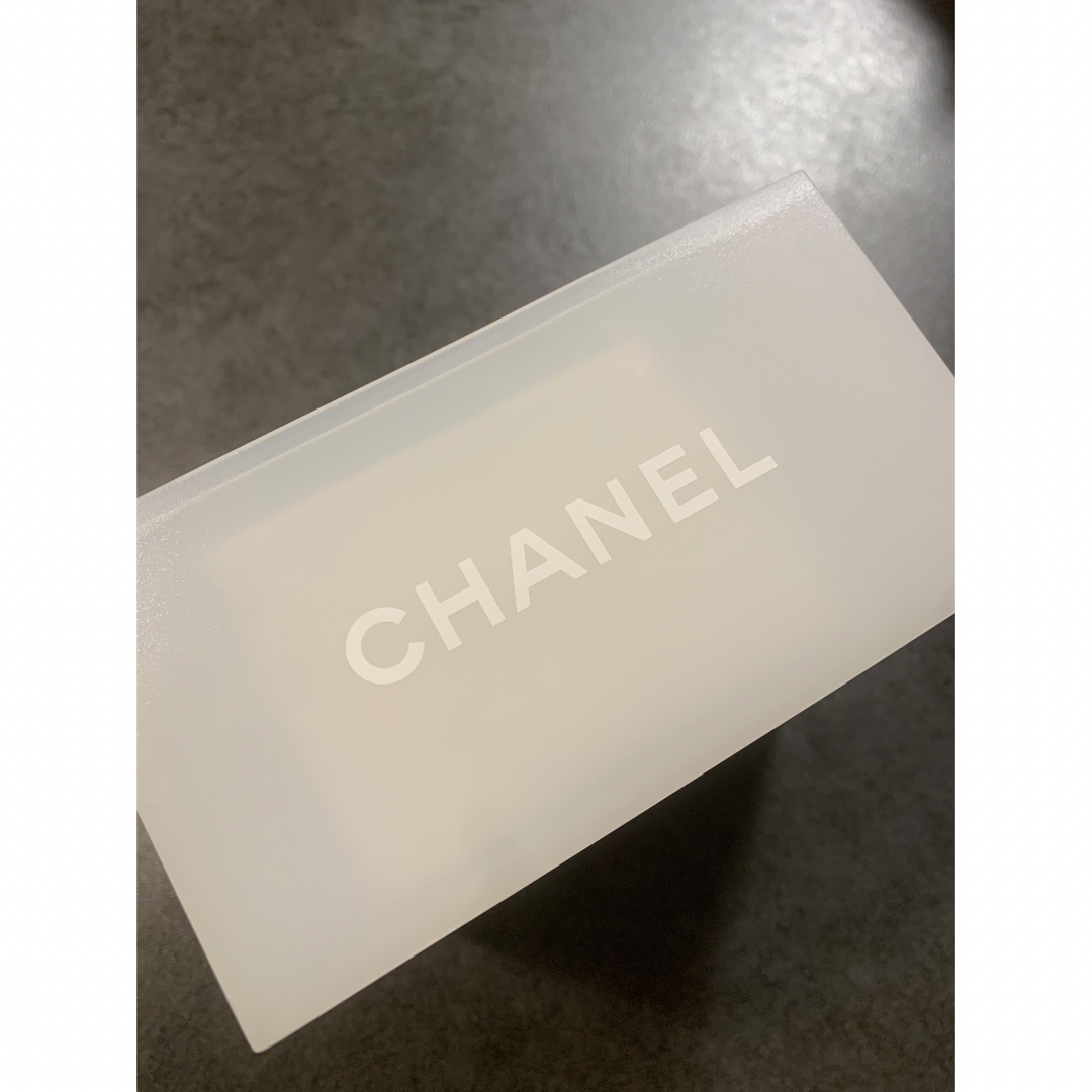 CHANEL(シャネル)の新品　シャネル　コットン付きボックス　小物入れ コスメ/美容のメイク道具/ケアグッズ(コットン)の商品写真