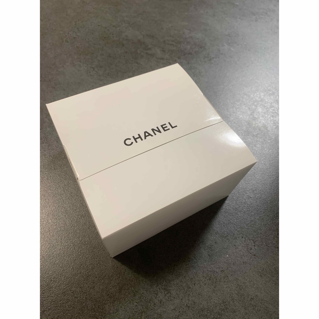 CHANEL(シャネル)の新品　シャネル　コットン付きボックス　小物入れ コスメ/美容のメイク道具/ケアグッズ(コットン)の商品写真