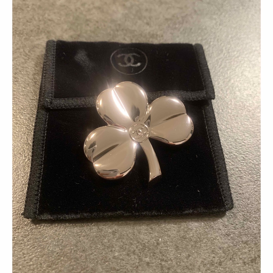 CHANEL - 新品 シャネル ロゴ入りピンバッジの通販 by malady's shop