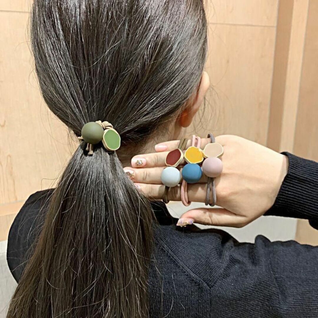 ヘアゴム マット オレンジ おしゃれ 大人 垢抜け ヘアアレンジ こなれ感 レディースのヘアアクセサリー(ヘアゴム/シュシュ)の商品写真