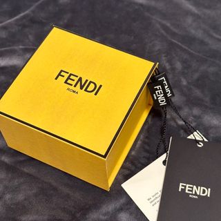 フェンディ ロゴの通販 5,000点以上 | FENDIを買うならラクマ