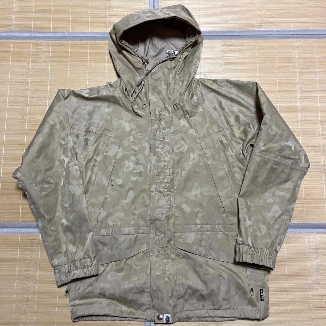 APE BAPE KAWS スノボジャケット　CAMO 迷彩　パーカー　GORE