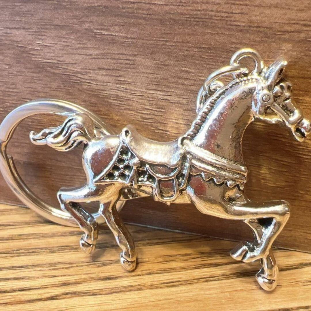 馬チャーム　シルバー　キーホルダー　アンティーク　馬術　競馬　ウマグッズ レディースのファッション小物(キーホルダー)の商品写真