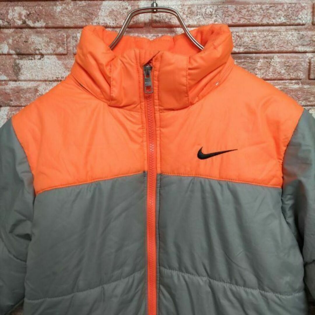 NIKE(ナイキ)のNIkE ナイキ 中綿入ジャケット グレー 黒 蛍光 オレンジ 140cm キッズ/ベビー/マタニティのキッズ服男の子用(90cm~)(ジャケット/上着)の商品写真