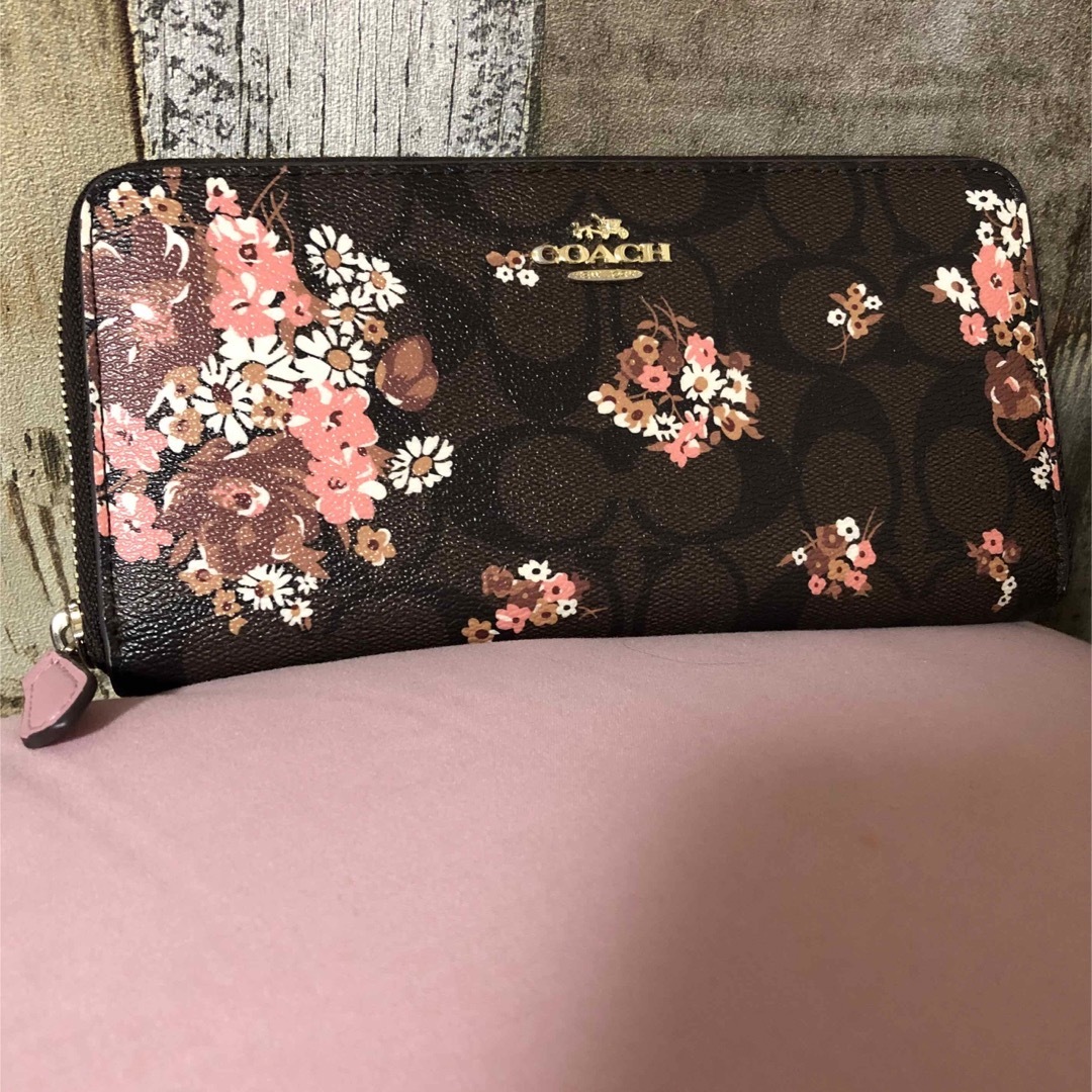 COACH(コーチ)の最終値下げ！COACH 長財布 花柄 レディースのファッション小物(財布)の商品写真