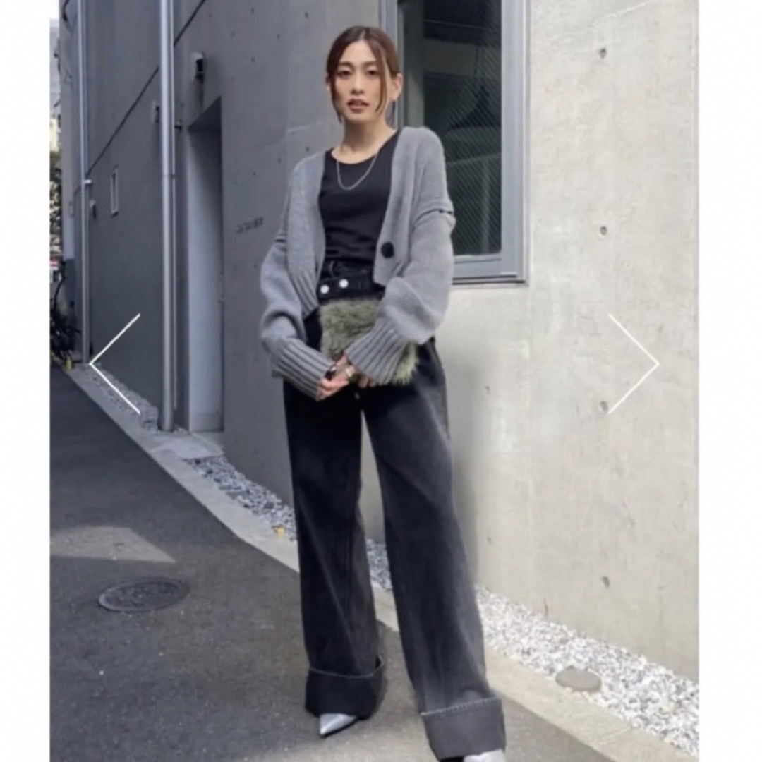 moussy(マウジー)の新色ブラック★MOUSSY CROSS WAIST WIDE STRAIGHT レディースのパンツ(デニム/ジーンズ)の商品写真