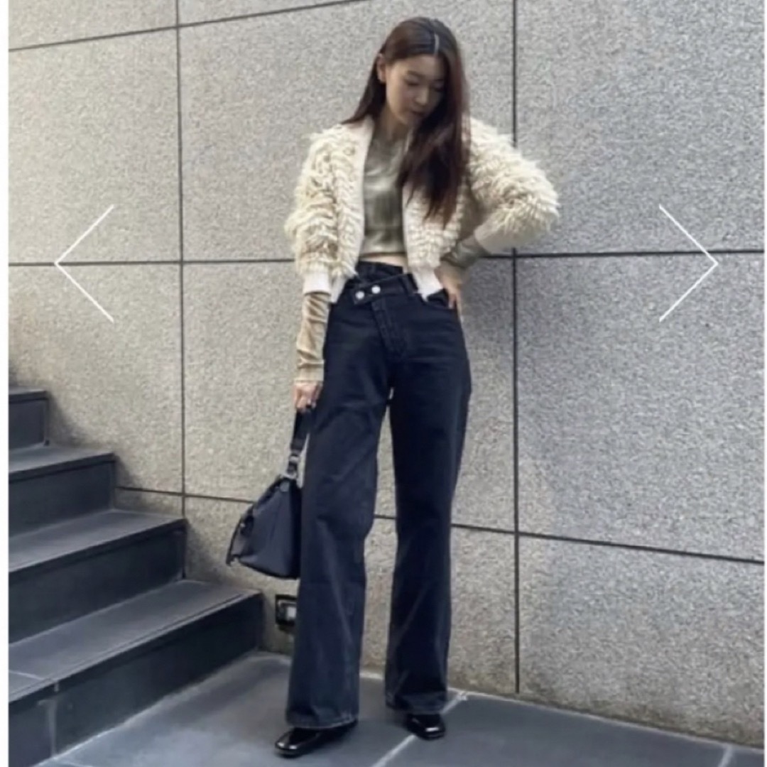 moussy(マウジー)の新色ブラック★MOUSSY CROSS WAIST WIDE STRAIGHT レディースのパンツ(デニム/ジーンズ)の商品写真