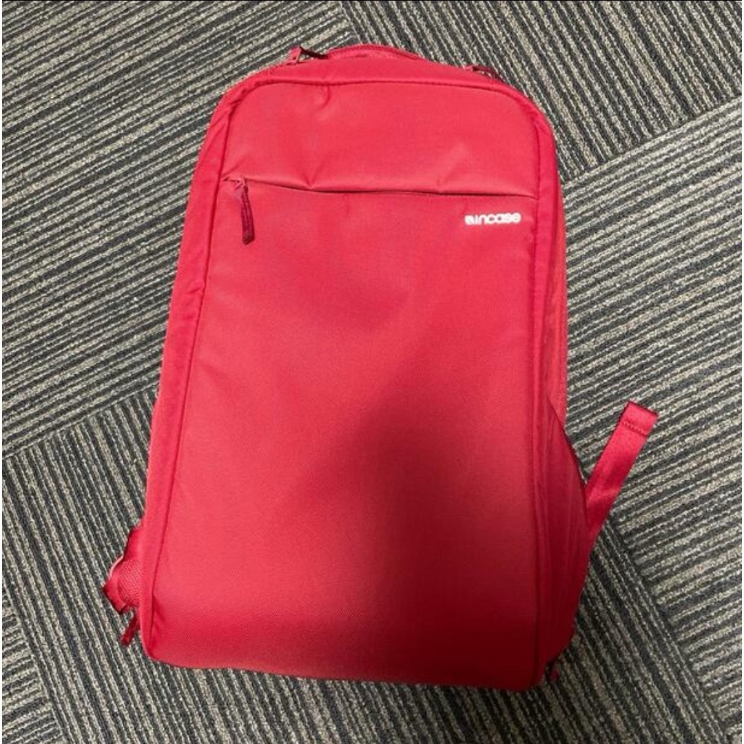 Incase(インケース)のincase 赤　CL55537 メンズのバッグ(バッグパック/リュック)の商品写真