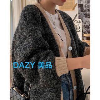 DAZY 美品　ギラギラ　シルバー　カーディガン(カーディガン)