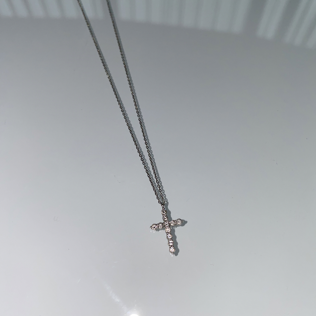 Vendome Aoyama(ヴァンドームアオヤマ)のプラチナ ダイヤモンド クロスネックレス 0.2ct PT900 850 十字架 レディースのアクセサリー(ネックレス)の商品写真