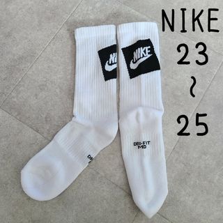 ナイキ(NIKE)のナイキ 靴下  クルー丈 白 ロゴ 1足 23～25cm(ソックス)