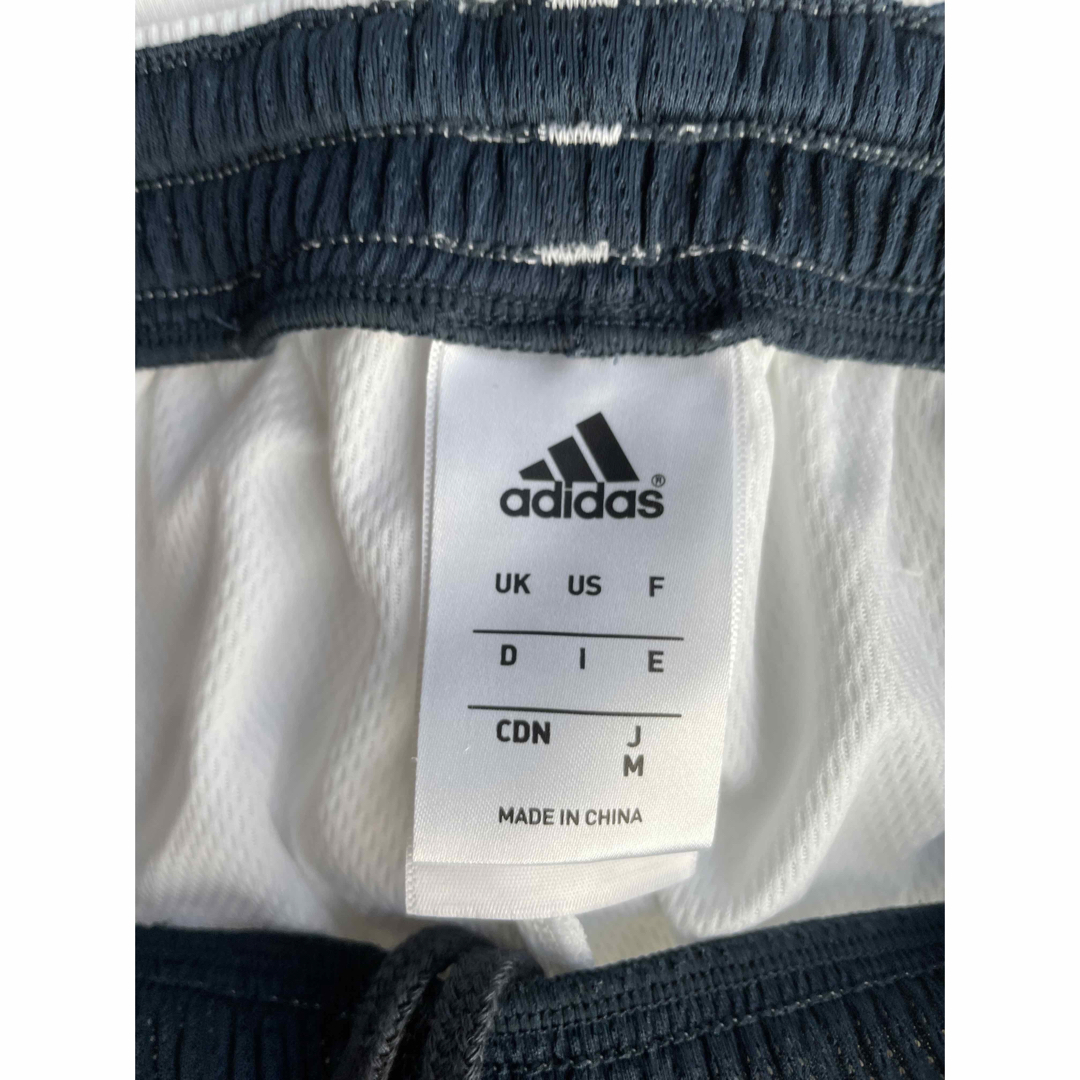 adidas(アディダス)の値下げ！送料込み⭐️アディダス　Tシャツ　ショートパンツセット　ホワイト系 メンズのトップス(Tシャツ/カットソー(半袖/袖なし))の商品写真