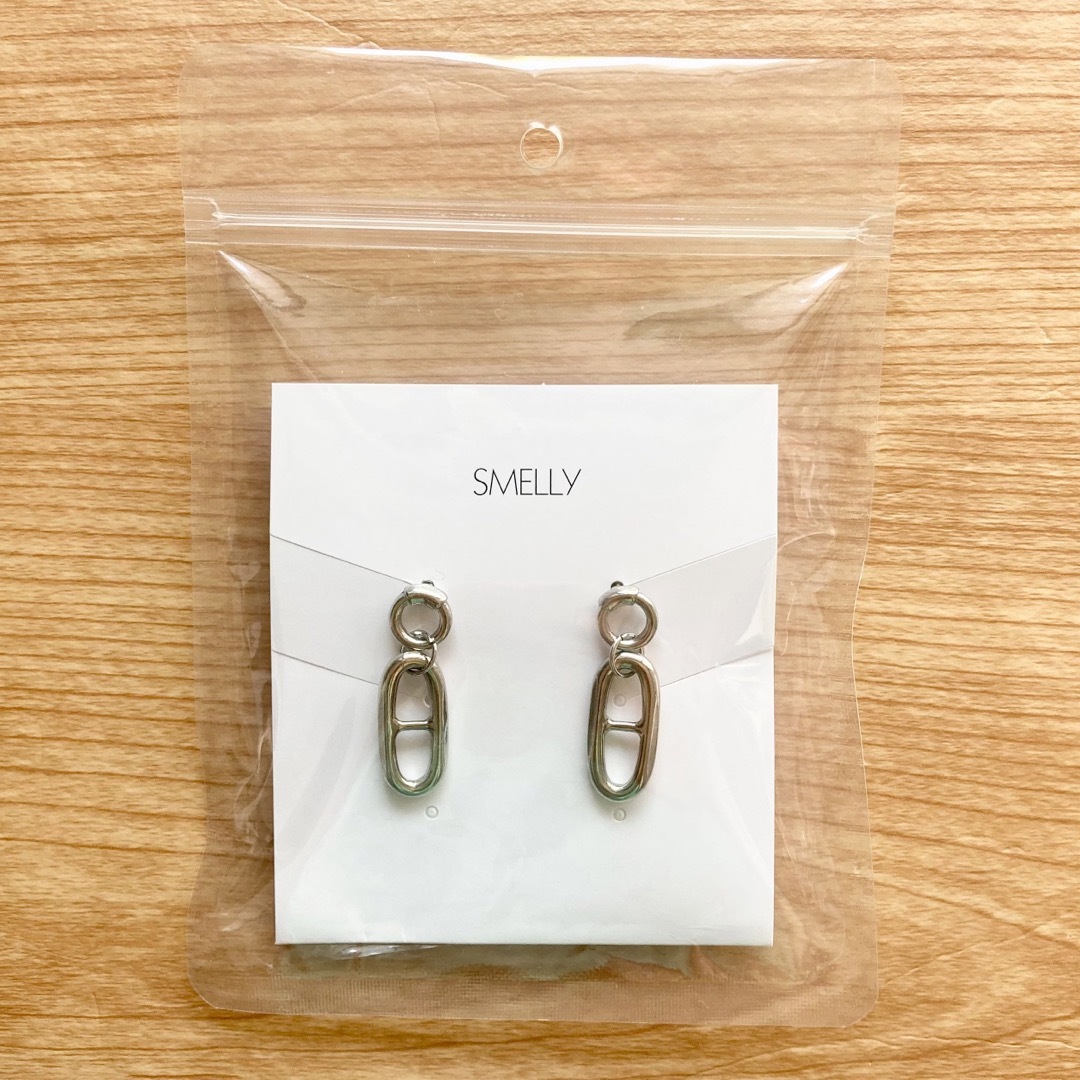 SMELLY(スメリー)の【新品・未使用】SMELLY スメリー　ダエンメタルパーツピアス レディースのアクセサリー(ピアス)の商品写真