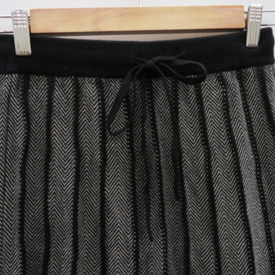 ABAHOUSE(アバハウス)のアバハウス フレアスカート ロング丈 マキシ丈 ヘリンボーン柄 F 黒 ブラック レディースのスカート(ロングスカート)の商品写真