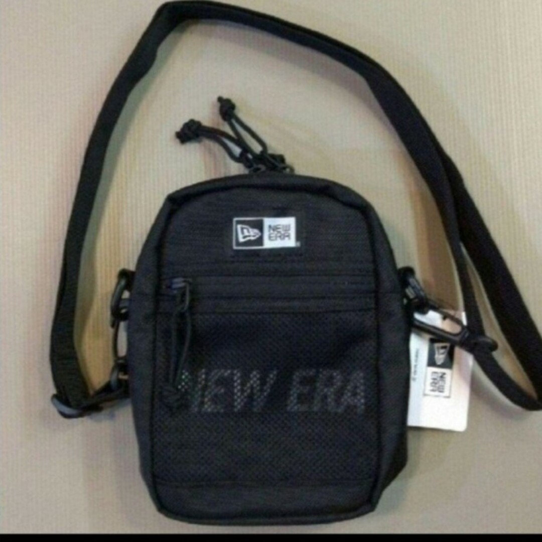 NEW ERA(ニューエラー)のNEWERA ミニショルダーポーチ メンズのバッグ(ショルダーバッグ)の商品写真
