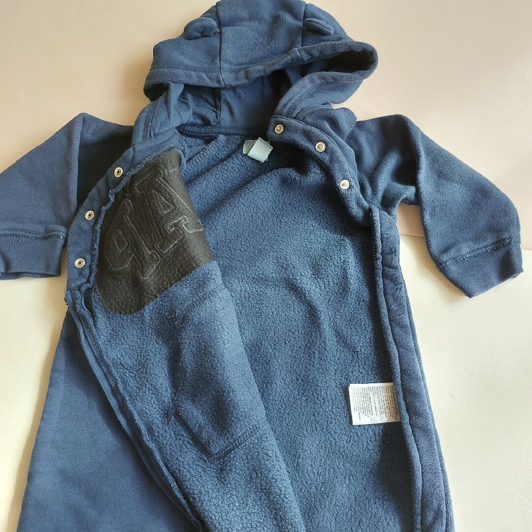 babyGAP(ベビーギャップ)の《最終お値下げ！》babyGAP 男の子 足付きロンパース 80サイズ キッズ/ベビー/マタニティのベビー服(~85cm)(ロンパース)の商品写真