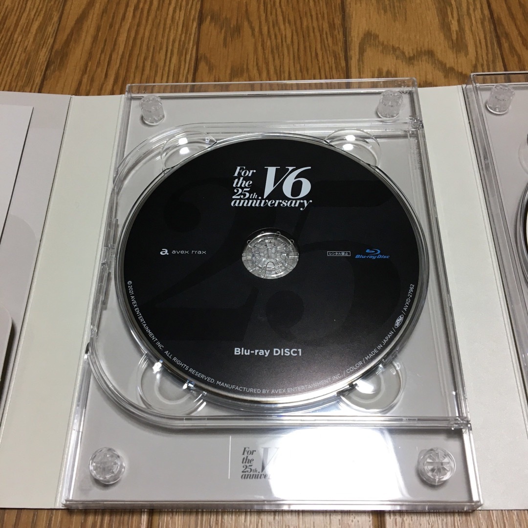 V6(ブイシックス)のV6/For the 25th anniversary〈初回盤B・3枚組〉 エンタメ/ホビーのDVD/ブルーレイ(ミュージック)の商品写真