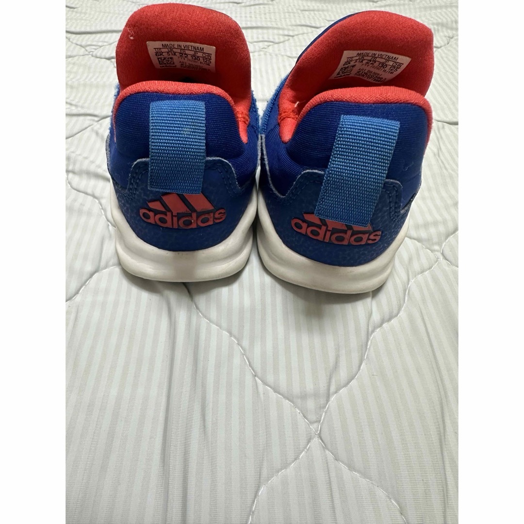 adidas(アディダス)の子供靴 adidas スニーカー キッズ/ベビー/マタニティのキッズ靴/シューズ(15cm~)(スニーカー)の商品写真