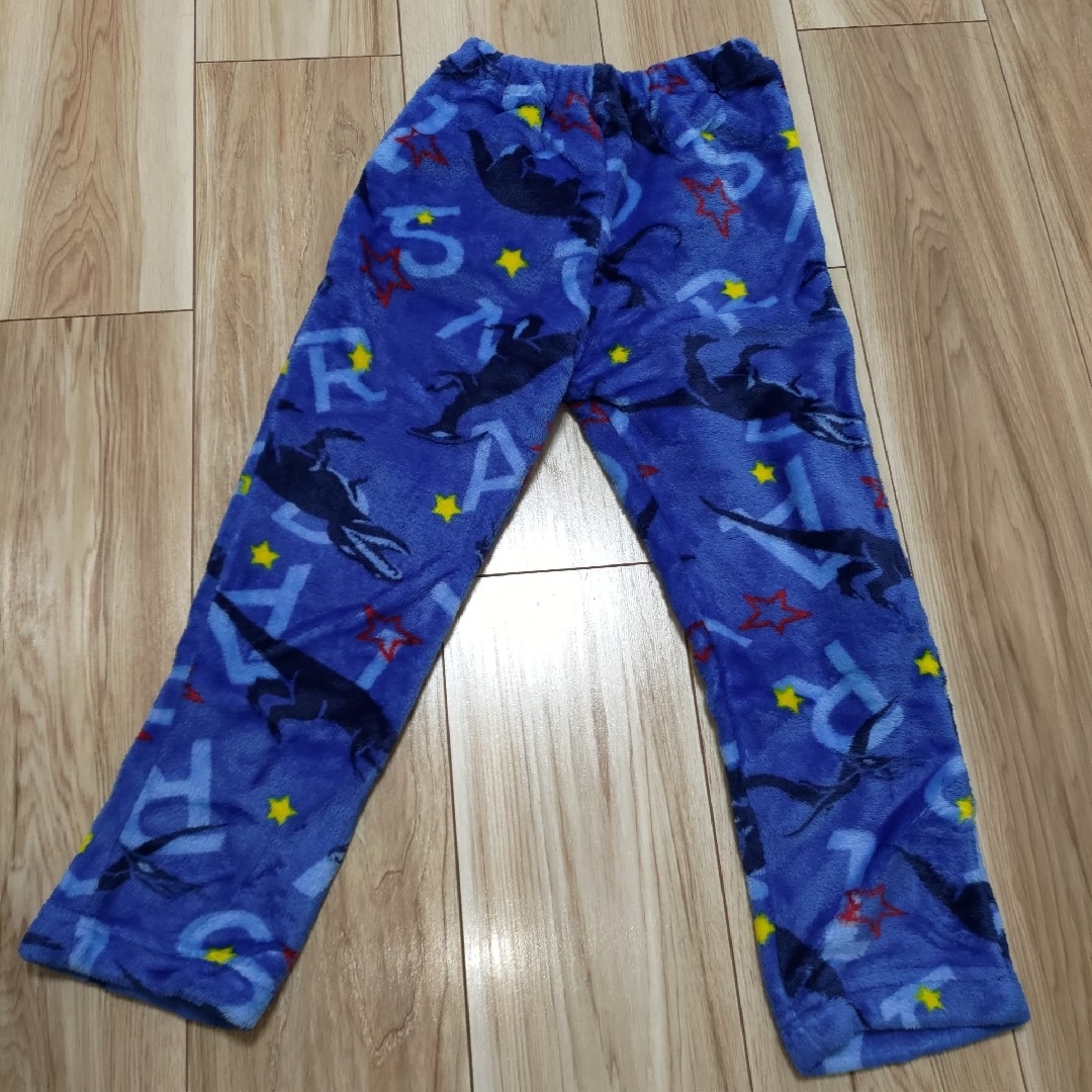 兄弟用パジャマ 130と110サイズの恐竜パジャマ キッズ/ベビー/マタニティのキッズ服男の子用(90cm~)(パジャマ)の商品写真