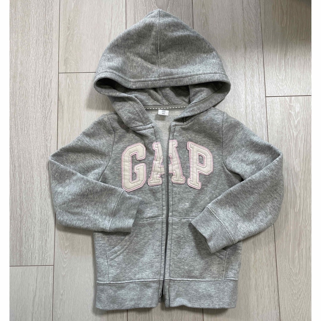 GAP(ギャップ)のGAP パーカー　100cm キッズ/ベビー/マタニティのキッズ服女の子用(90cm~)(ジャケット/上着)の商品写真