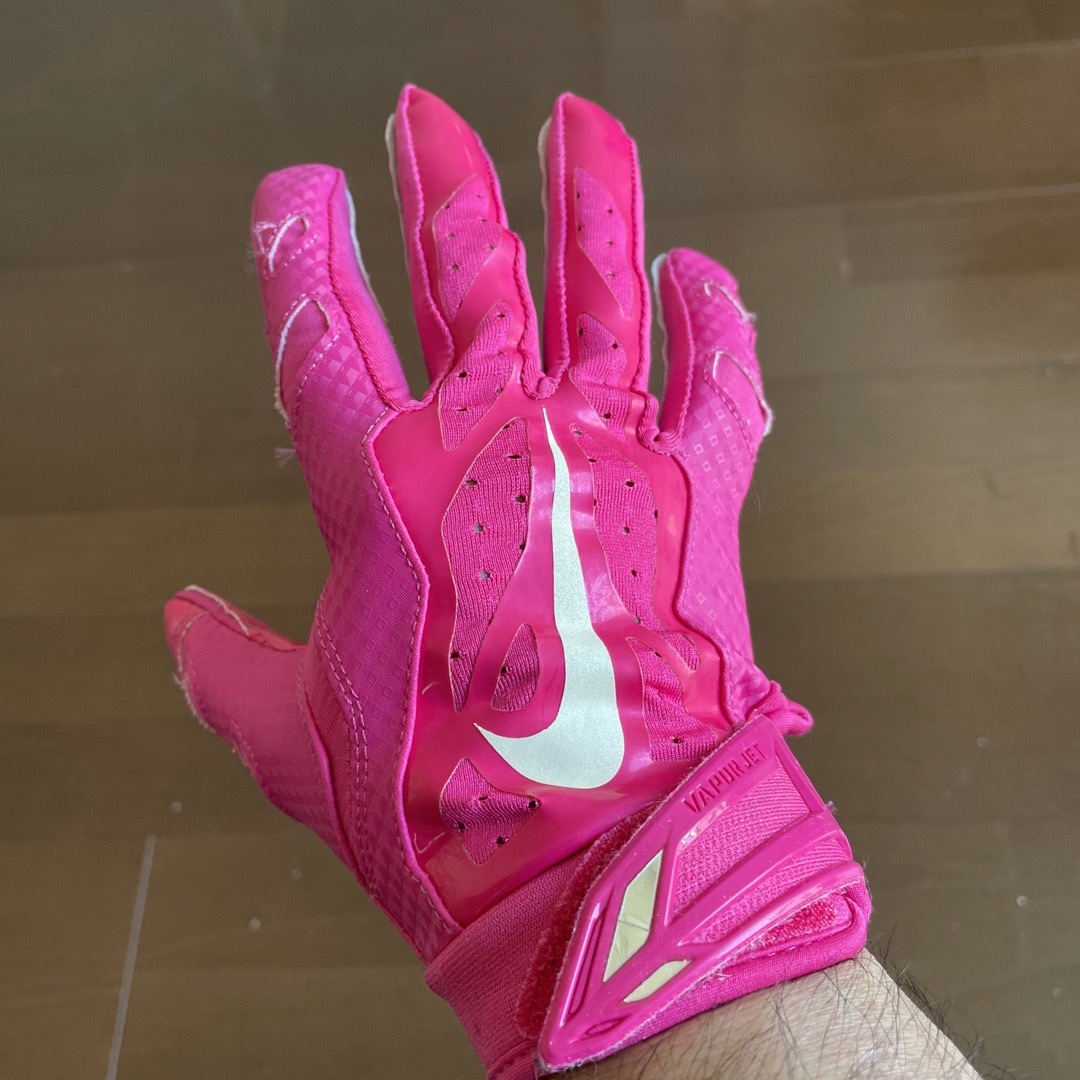 NIKE(ナイキ)のNIKE“VAPOR JET 3.0“ピンクリボンSサイズ スポーツ/アウトドアのスポーツ/アウトドア その他(アメリカンフットボール)の商品写真