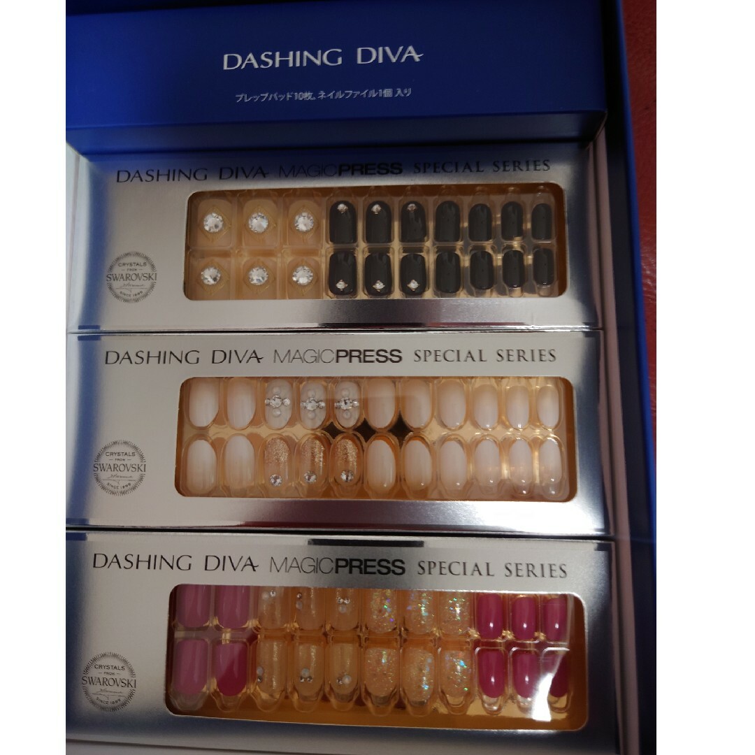 DASHING DIVA(ダッシングディバ)のDASHINGDIVA スワロフスキー マジックプレス　新品未使用 コスメ/美容のネイル(つけ爪/ネイルチップ)の商品写真