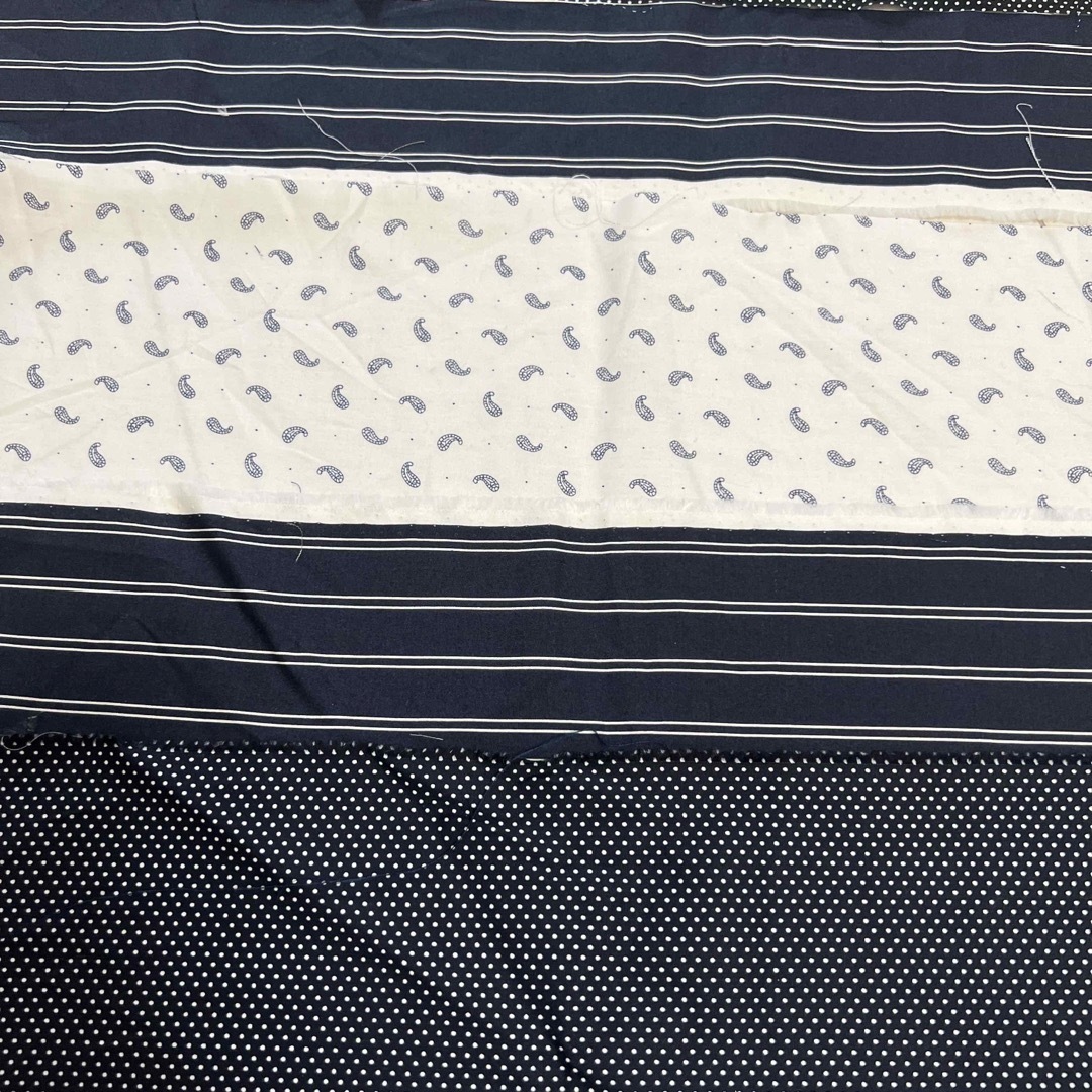 3 生地まとめ売り　端切れ　ペイズリー　エスニック　紺色　白　ストライプ ハンドメイドの素材/材料(生地/糸)の商品写真