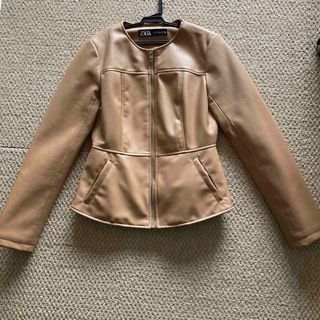 ザラ(ZARA)のZARA ノーカラー　キャメル　レザージャケット(ノーカラージャケット)