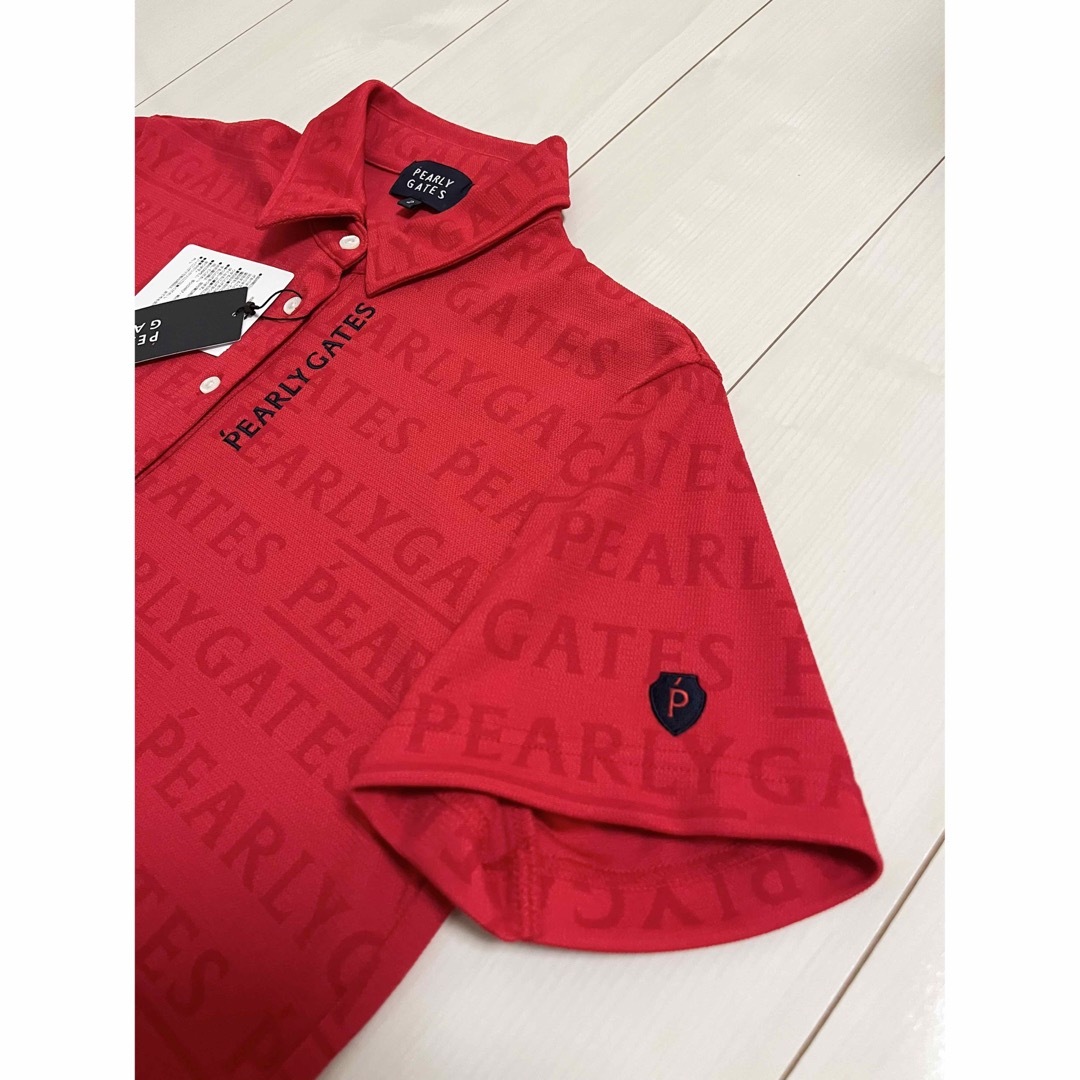PEARLY GATES(パーリーゲイツ)の新品　タグ付き　パーリーゲイツ　ロゴ模様の可愛い　ポロシャツ スポーツ/アウトドアのゴルフ(ウエア)の商品写真
