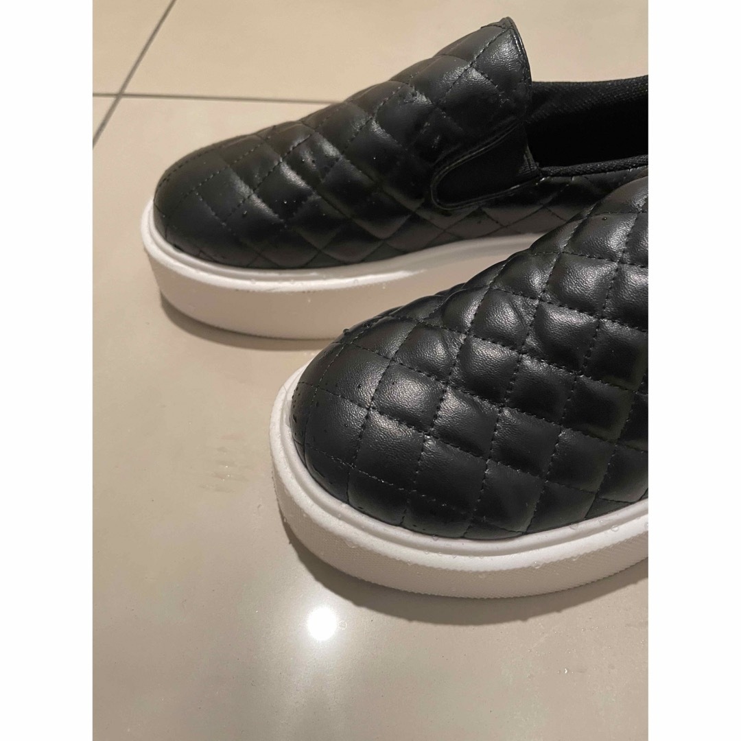 スリッポン　黒　ブラック　厚底　キルティング　23cm レディースの靴/シューズ(スニーカー)の商品写真