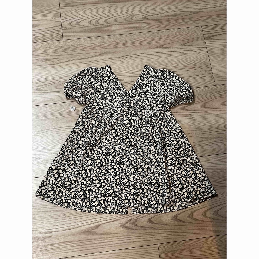 ZARA(ザラ)のZara フローラルプリントドレス 120cm キッズ/ベビー/マタニティのキッズ服女の子用(90cm~)(ワンピース)の商品写真